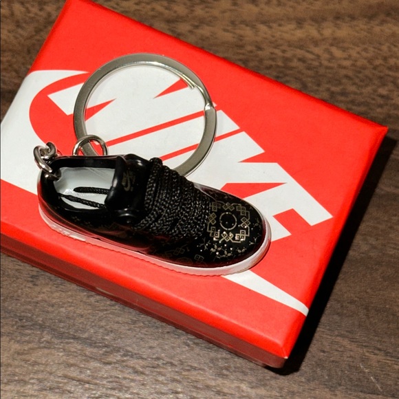 Nike Air Force 1 key charm - Picture 3 of 4